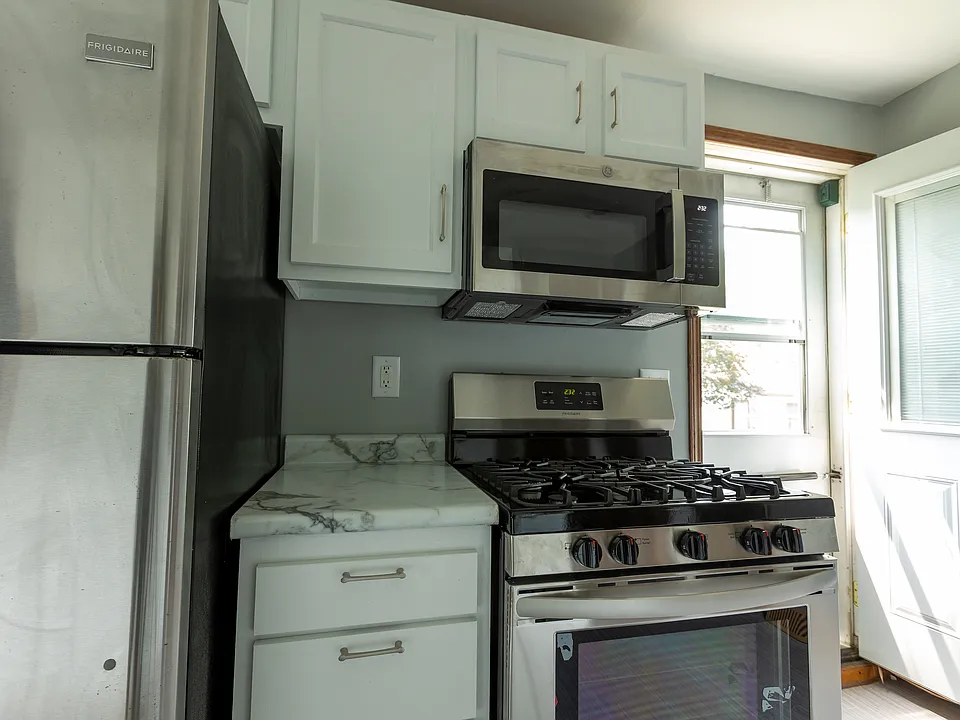 1043 Seminary Ave #2