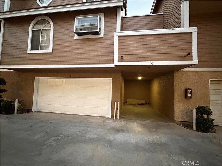 329 Genoa St #D — Photo 5