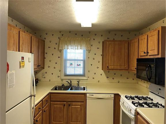 2nd image of 403 Berkeley Woods Dr