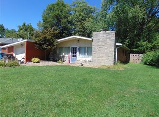 138 Crestview Dr, Wood River, IL 62095
