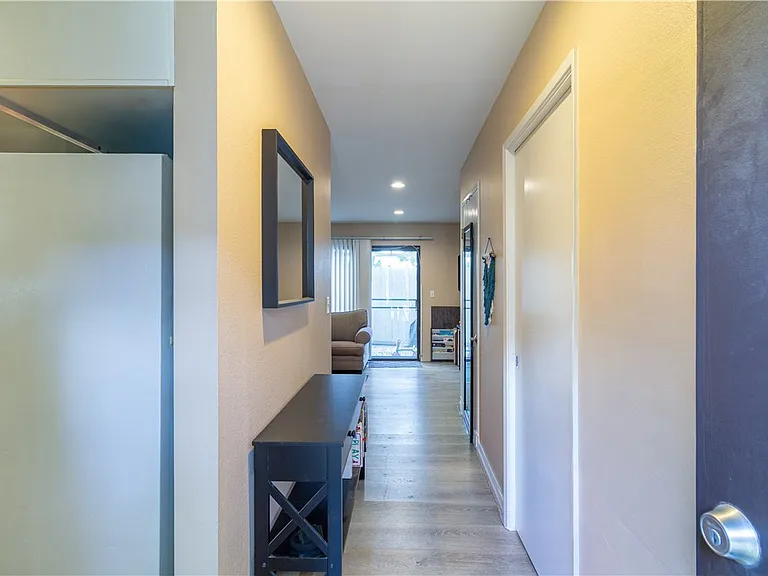 628 E Birch St — Photo 5