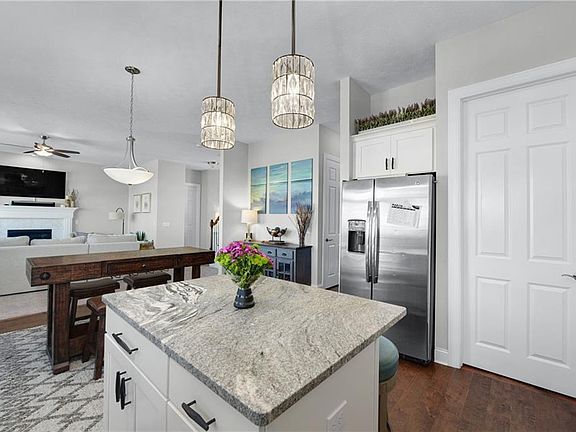 5th image of 32720 Albion Dr