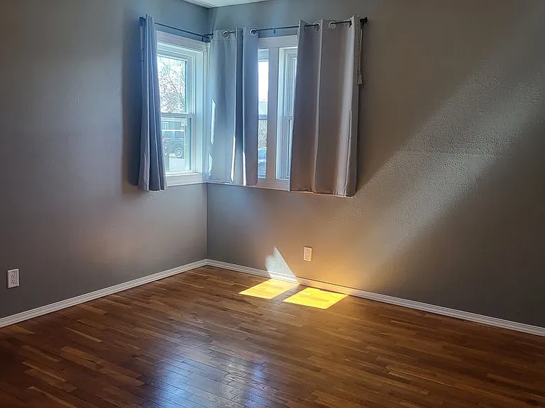 1003 W Cascade Ave — Photo 9