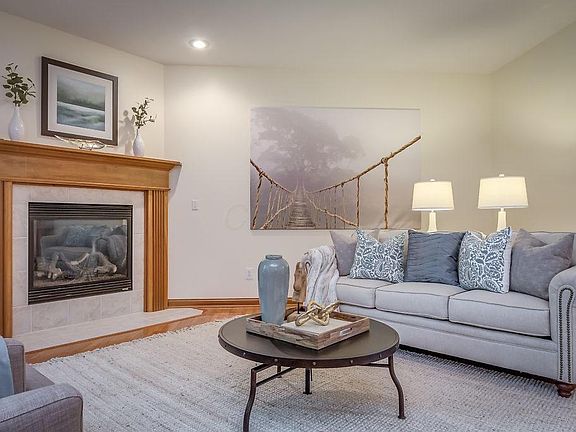 5th image of 9095 Cotswold Dr