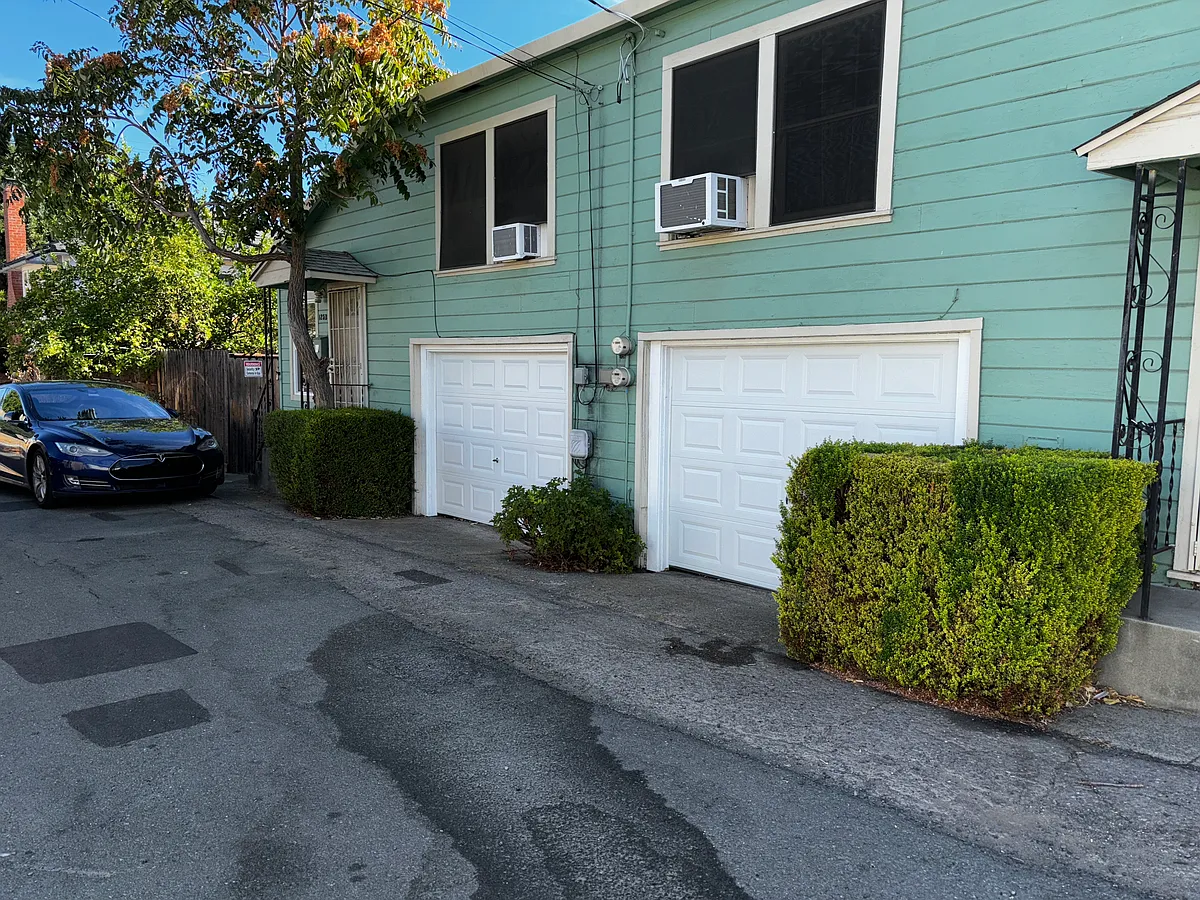 Building Photo - 125 Bruning Ave #C