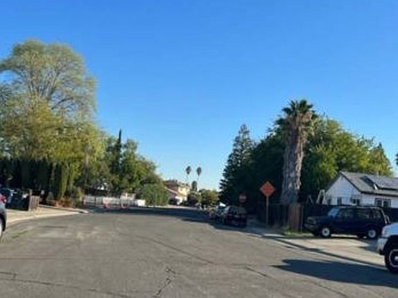 Exterior Neighborhood (street photo)