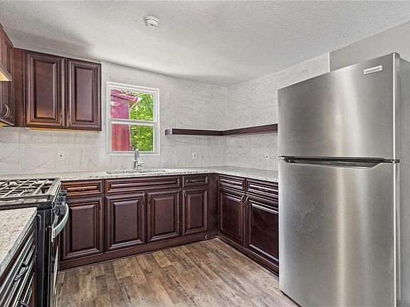 4th image of 1018 W 30th St