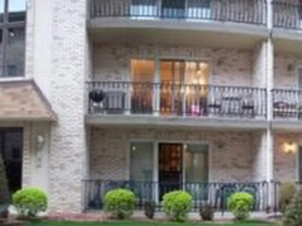 6252 S Gullikson Rd, Chicago, IL 60638