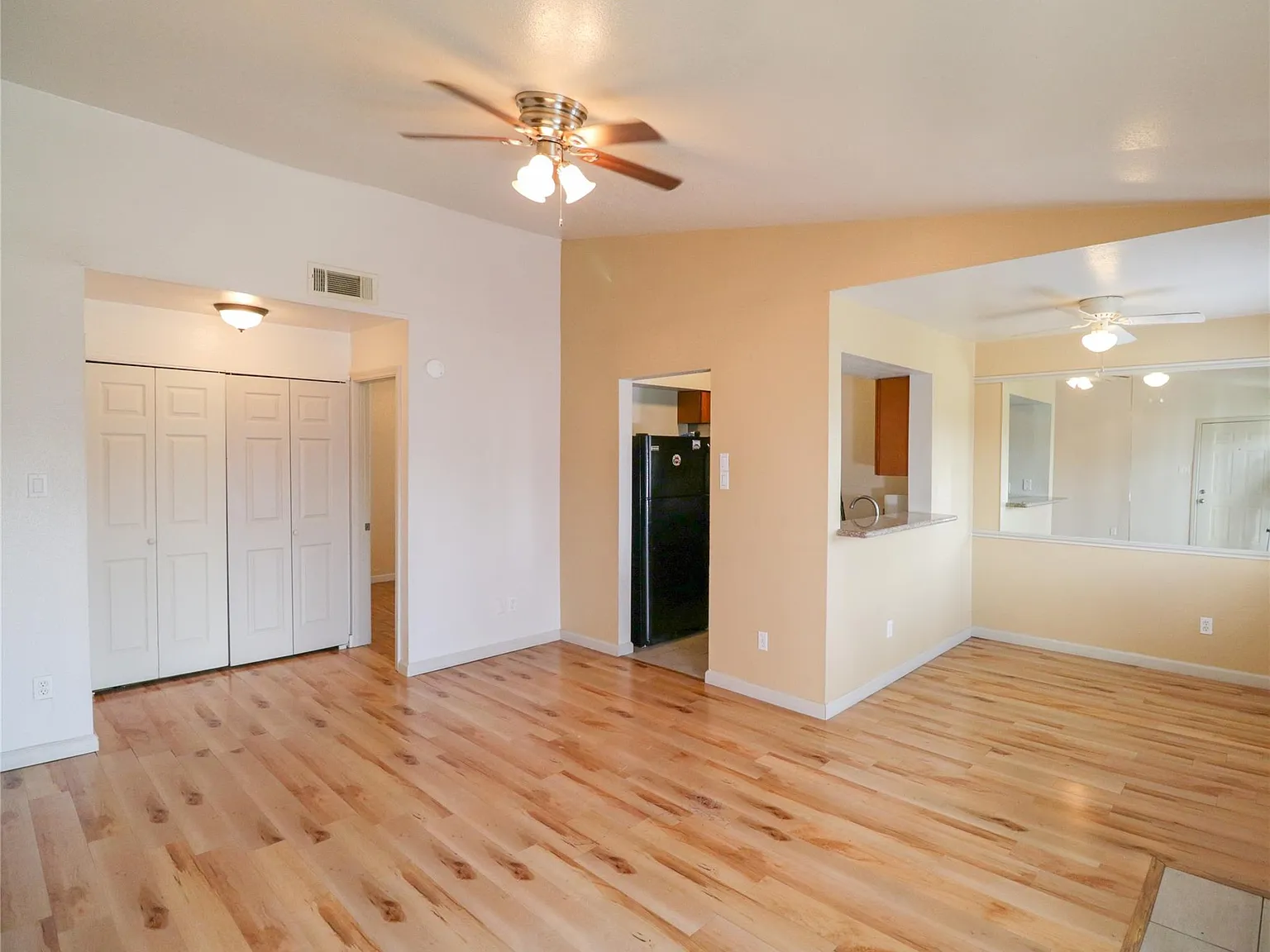 1 bed, 1.0 bath, 533 sqft, $1,050 — Photo 3