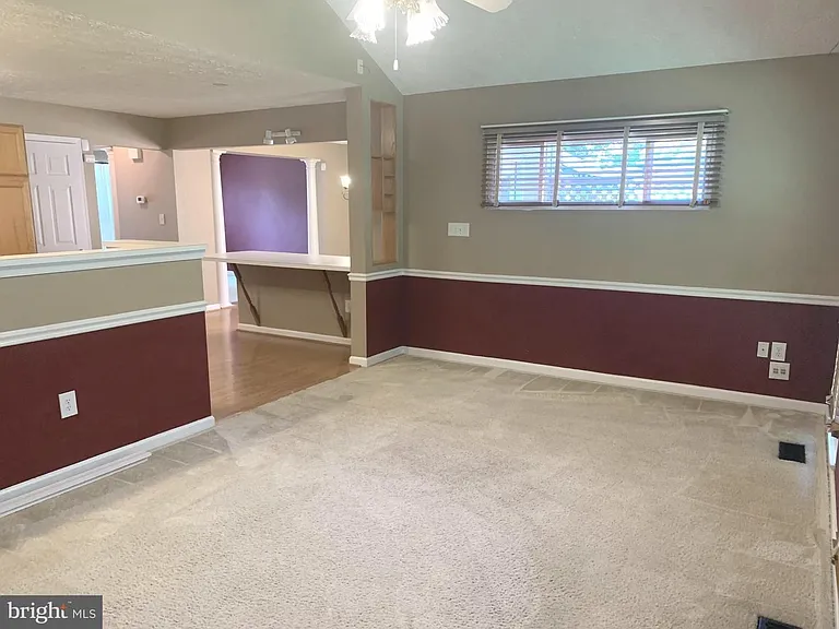 7931 Carriage Dr — Photo 18