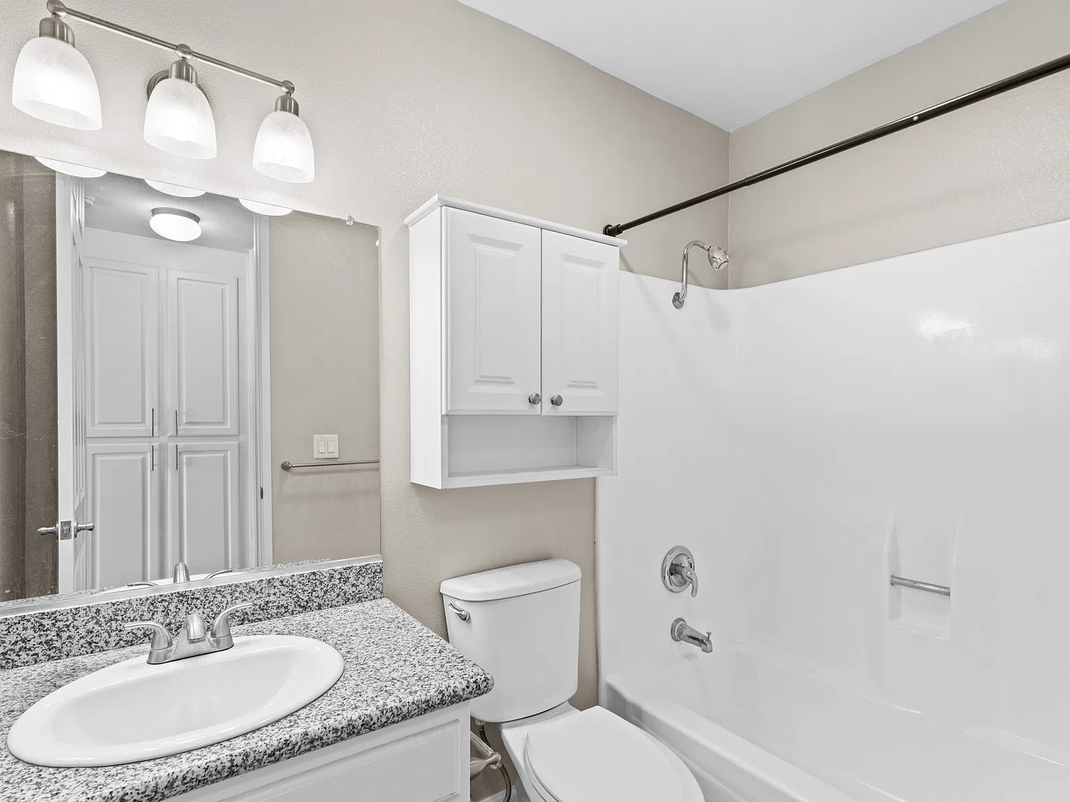 Mesa Pines Apartments — Photo 2