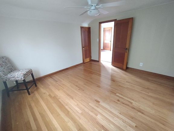4th image of 2834-2 S 32nd St