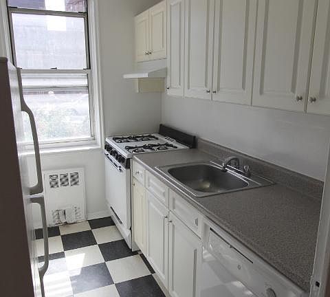 4th image of 10101 67th Dr APT 1E