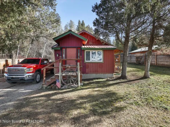 16 Foothill Blvd, Alpine, WY 83128