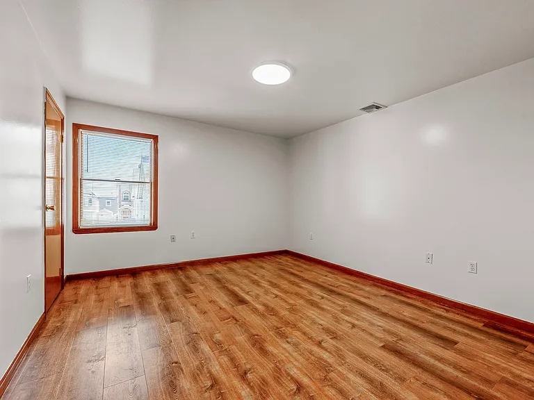 937 Grove St #2 — Photo 11