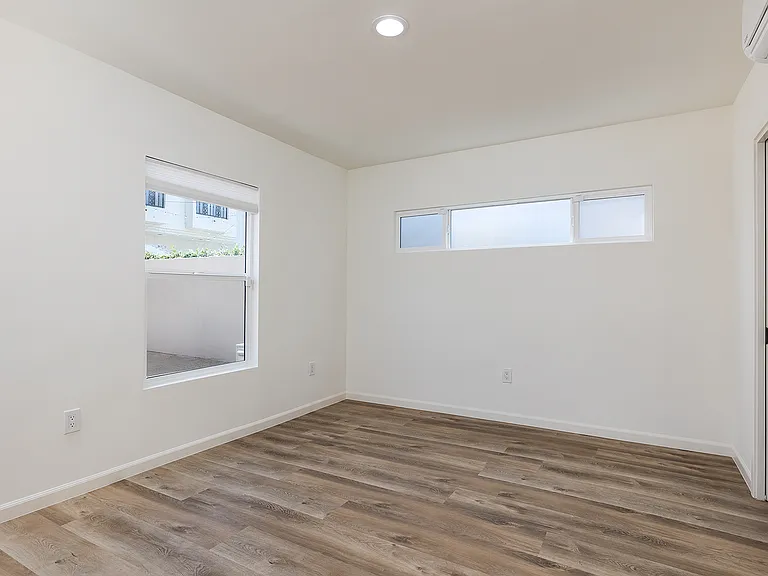 524 N Edinburgh Ave — Photo 9