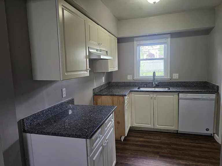 32470 Donnelly St — Photo 4