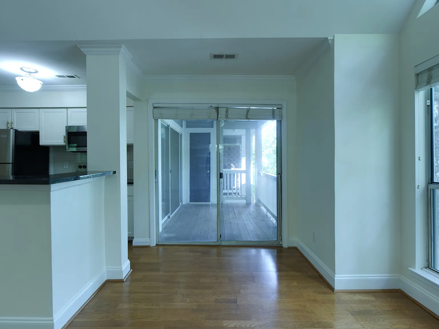 2 bed, 979 sqft, $1,800 — Photo 4