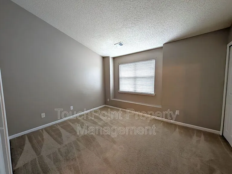 13612 Meade Glen Ct — Photo 10