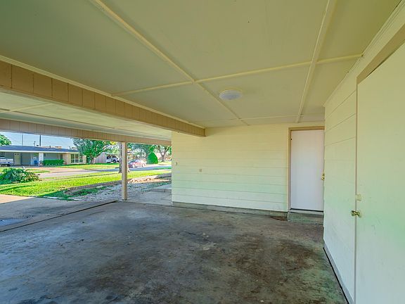 5th image of 1812 Puritan Dr