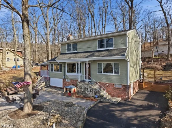 51 Lakeside Dr, Vernon Twp., NJ 07422