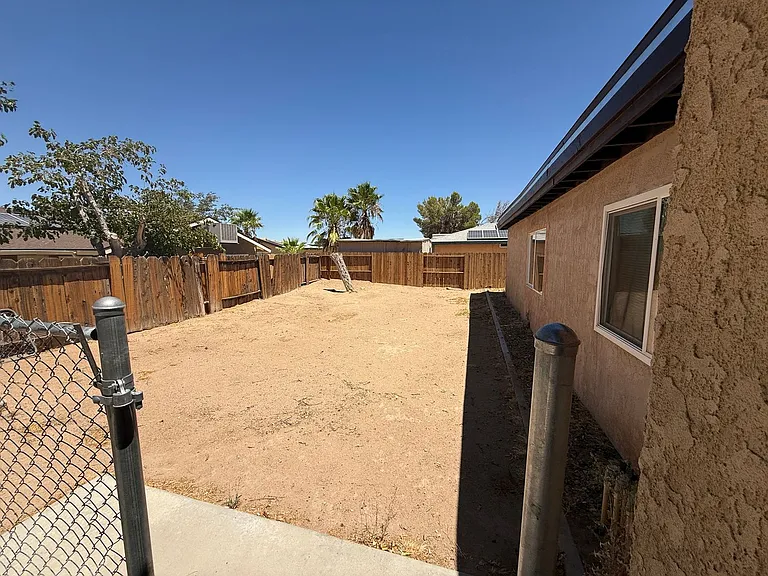 208 W Mariposa Ave — Photo 9