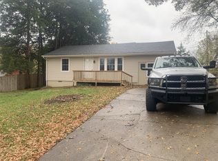 114 Woodland Rd, Lansing, KS 66043