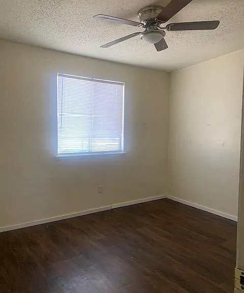 1025 McFie Ave — Photo 4