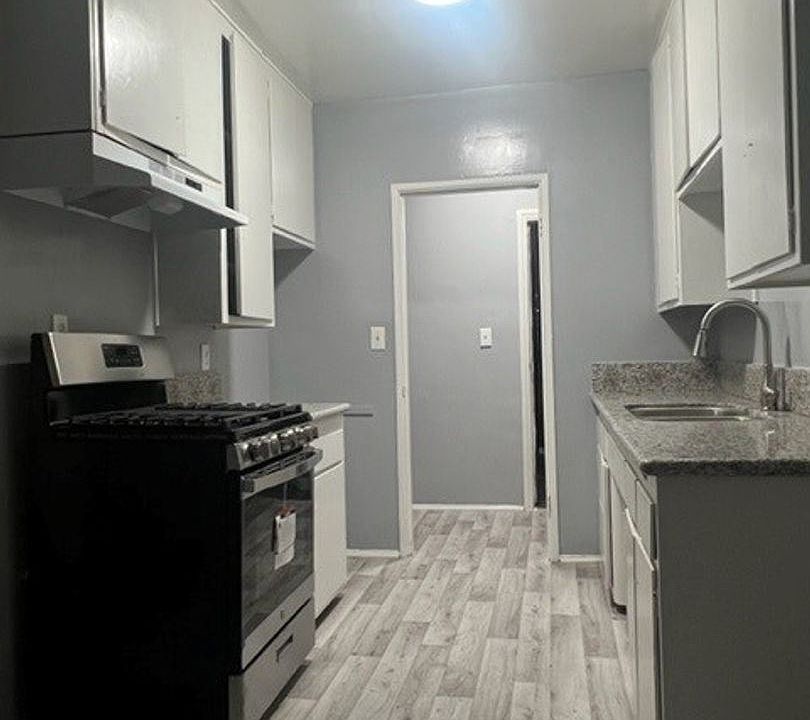 1st image of 115 N Oak St APT 14
