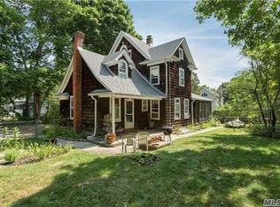 34 Gilbert St, Northport, NY 11768