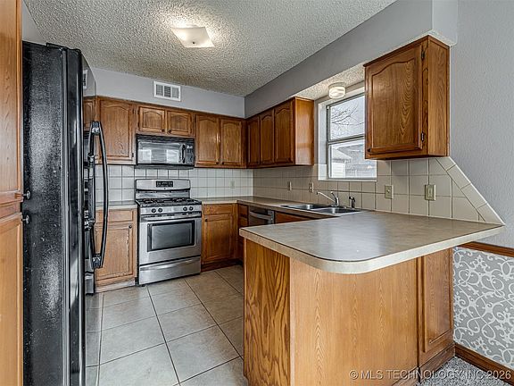 4th image of 8307 N 126th East Ave