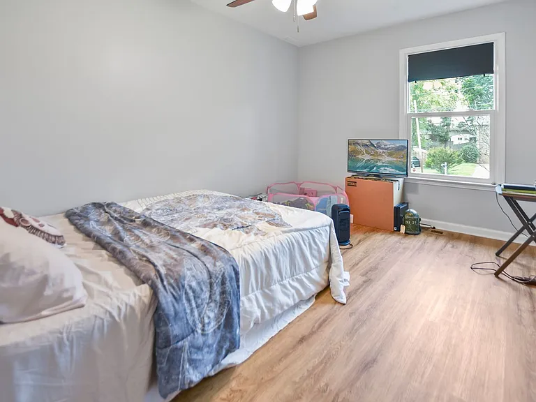 220 Marshall Dr — Photo 13