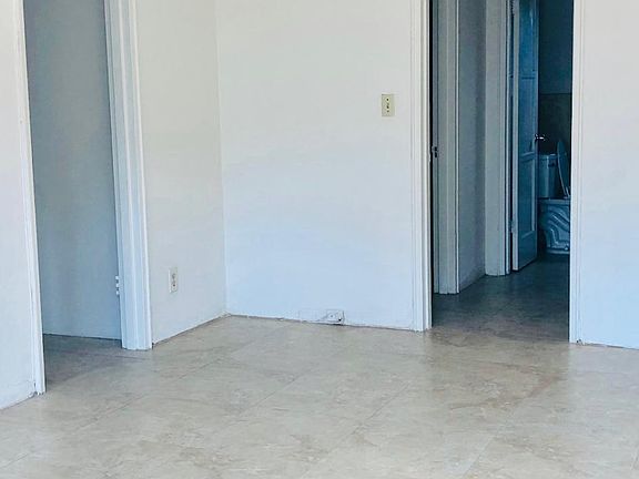 4th image of 415 SE 11th Ct APT 13