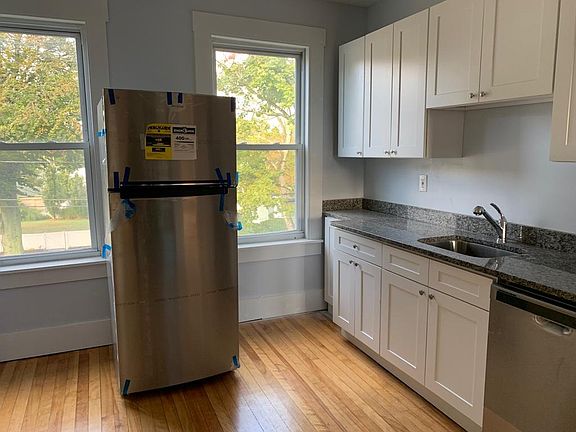 Updated Kitchen with brand new appliances