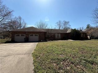 1206 Bitner Dr, Pittsburg, KS 66762