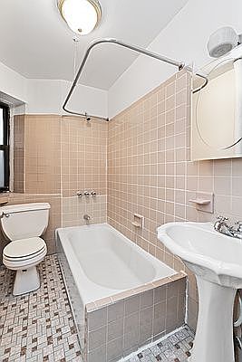 4th image of 204 W 94th St APT 4A