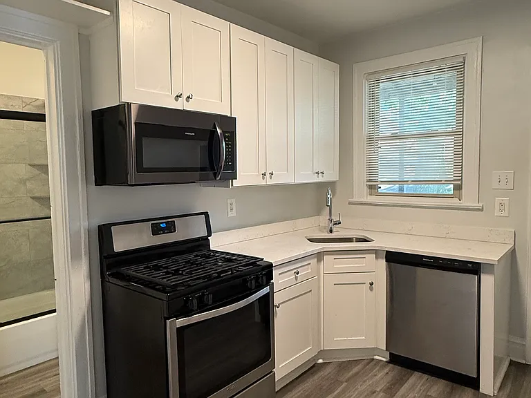 132 Circle Ave #2R — Photo 1