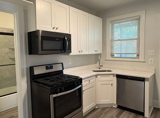 132 Circle Ave #2R, Forest Park, IL 60130