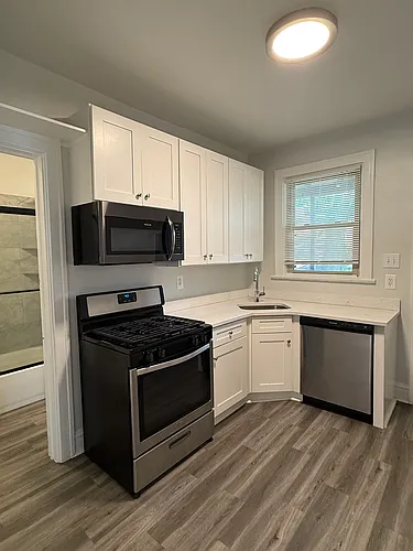 132 Circle Ave #2R Photo 1