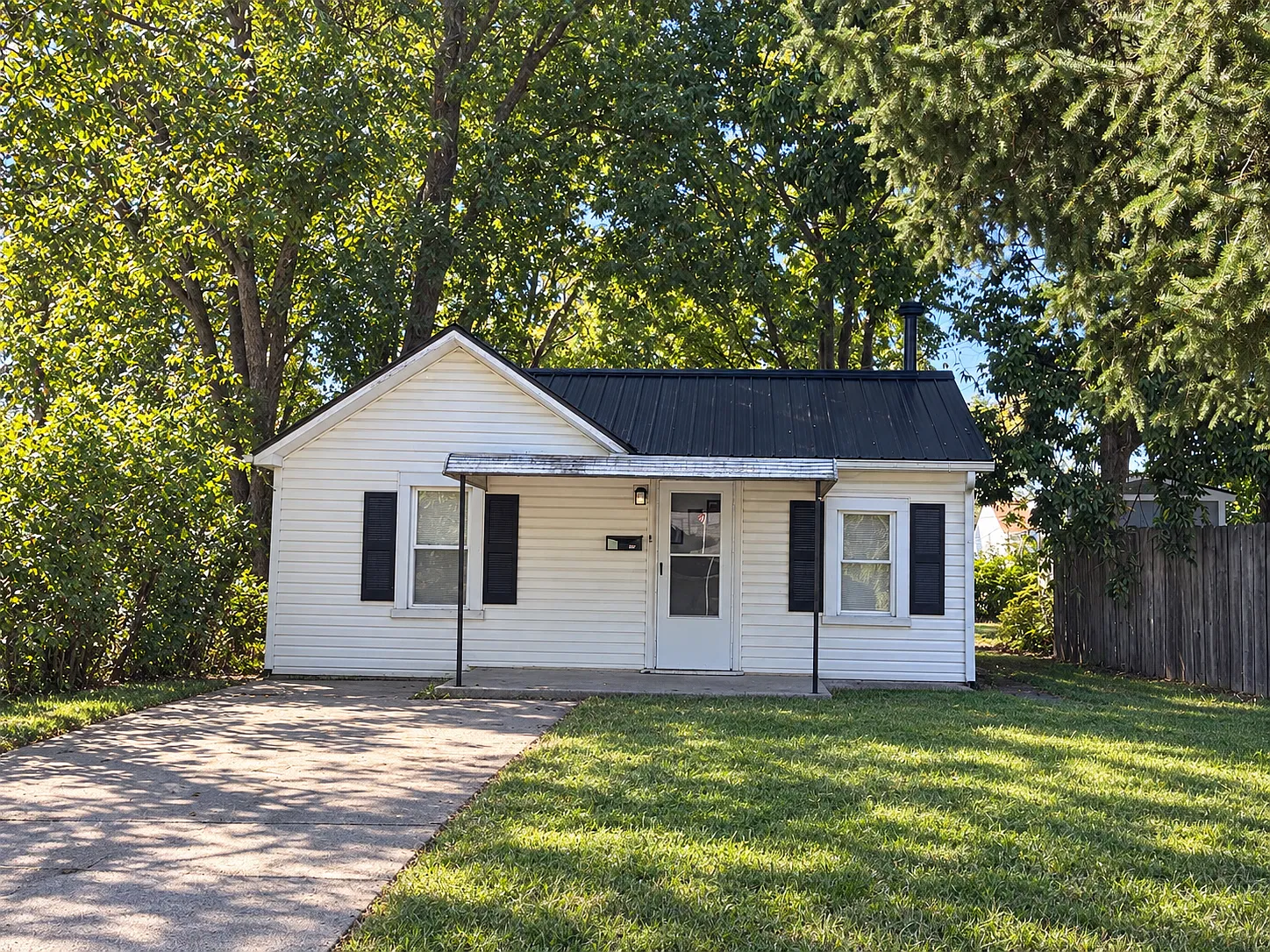 2 bed, 786 sqft, $1,050 — Photo 1