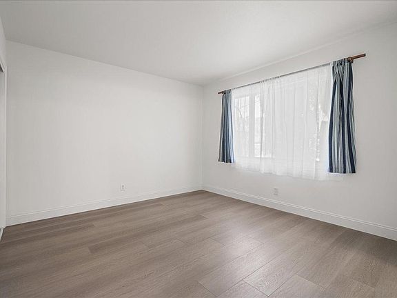 5th image of 22150 Eccles St