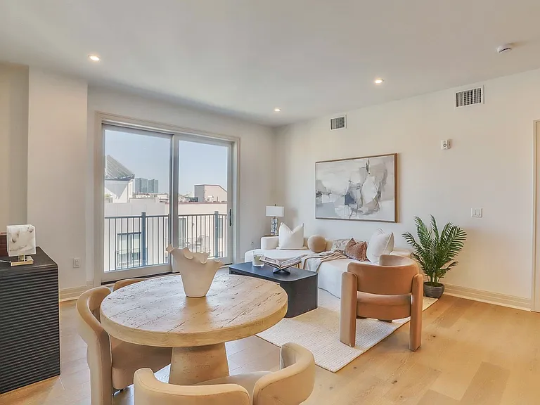931 Madison St #405 — Photo 11