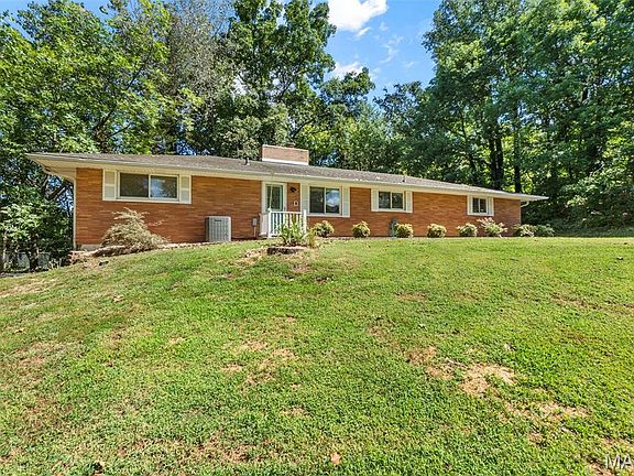 2nd image of 1860 Lakeshore Dr