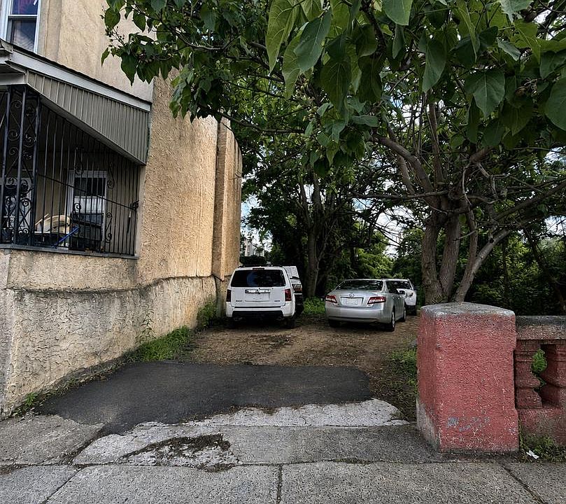1st image of 196 W Wyoming Ave