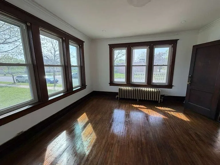 328-330 W Marion St — Photo 5