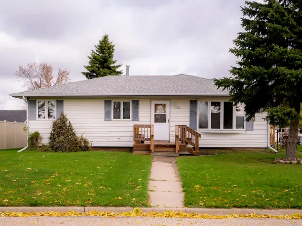 1008 15th St SW, Jamestown, ND 58401