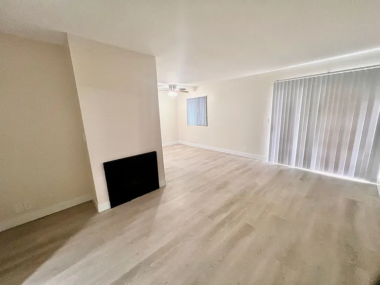 Foothill Apartments — Photo 9