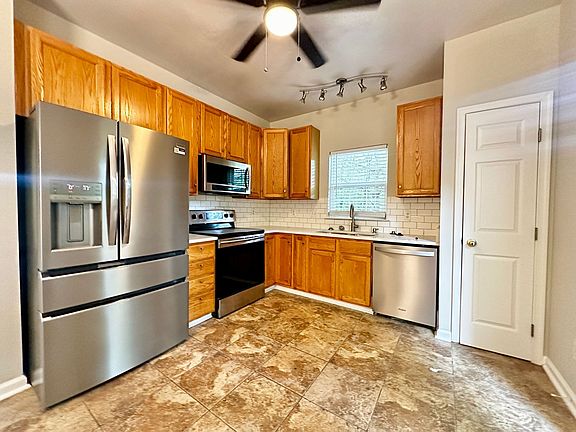 3rd image of 624 Huffine Manor Cir