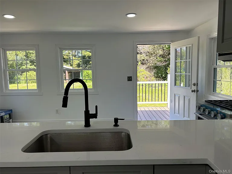 346 Meadow Ave — Photo 6