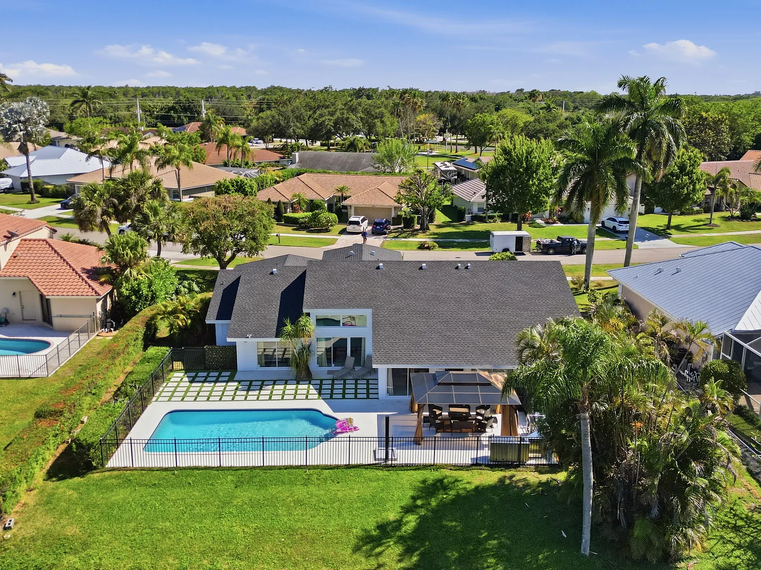 5 bed, 2.5 bath, 3002 sqft, $9,800 — Photo 4